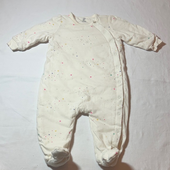 GAP Baby - Cream Insulated Footie Sleeper with snap closures - Picture 1 of 4